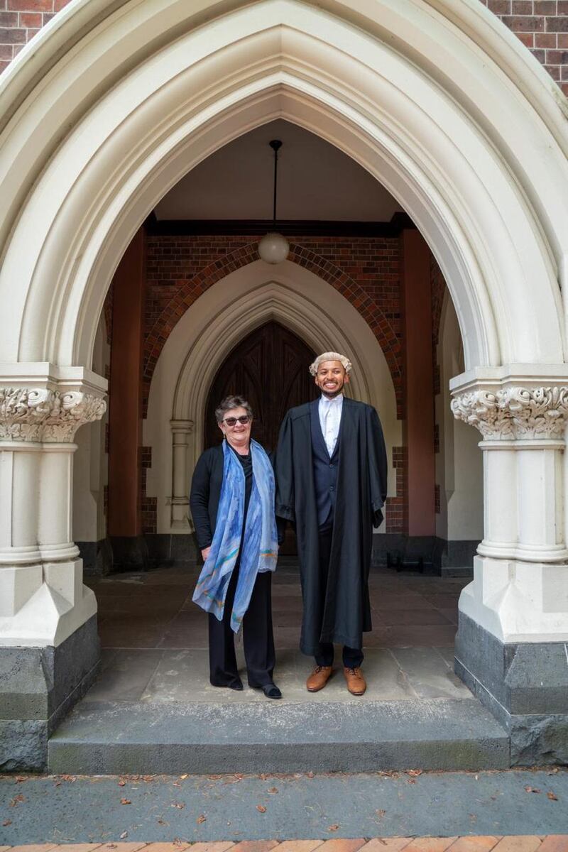 عُماني يُعتمَد محاميًا في المحكمة العليا النيوزلندية