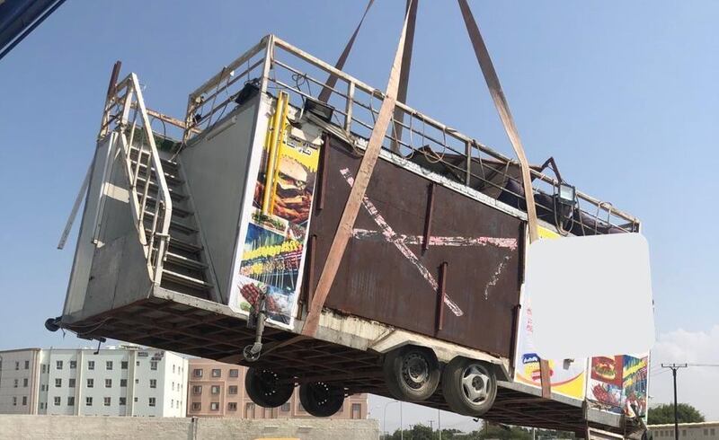 بلدية مسقط توضح أسباب إزالة عربات البيع المتنقل