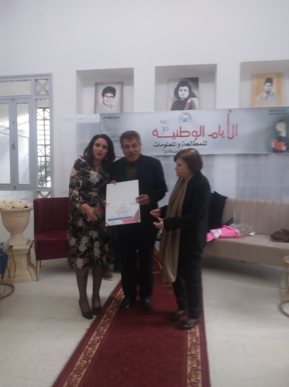 ما قصة الصحفي التونسي الذي عمل اختصاصي علاج نطق في سلطنة عمان قبل 20 عامًا؟