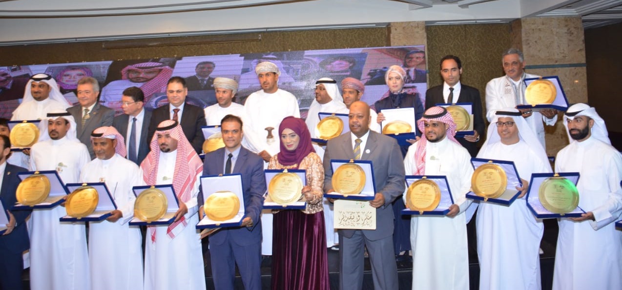 عمانيون يتسلمون جوائز أوسكار الاعلام السياحي العربي 2019