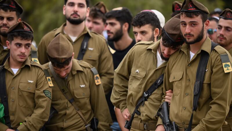 ضباط وجنود يحتجون: هل بدأت صفوف جيش الاحتلال تتفكك؟