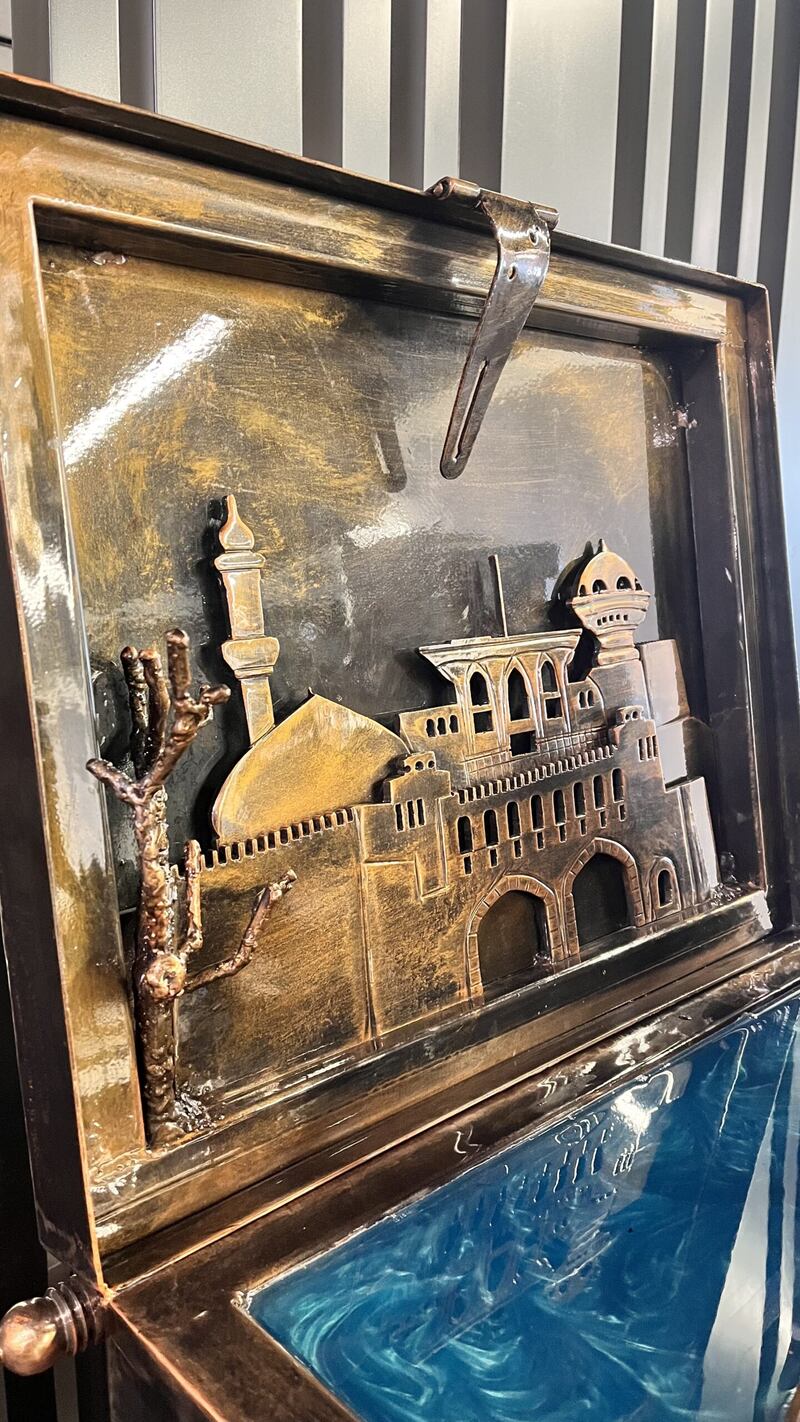 بالصور: “أعز الرجال وأنقاهم” منحوتة فنية فريدة من نوعها