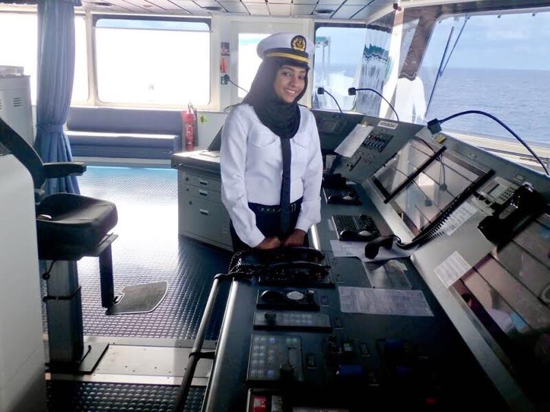 ماذا قالت أول عُمانية برتبة “ضابط سطح بحري” عن مهمتها؟