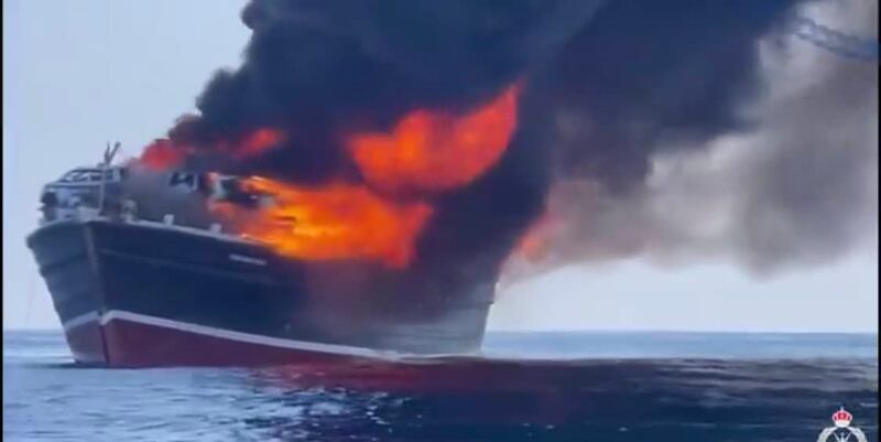 الشرطة توضح حول احتراق لنش قبالة سواحل حاسك