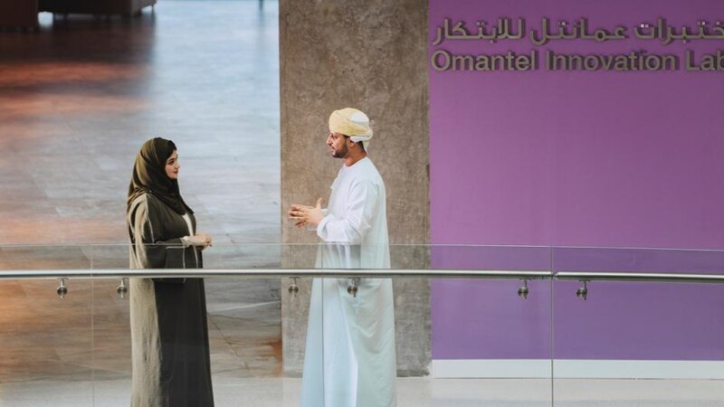 تدشين مختبرات عمانتل للابتكار