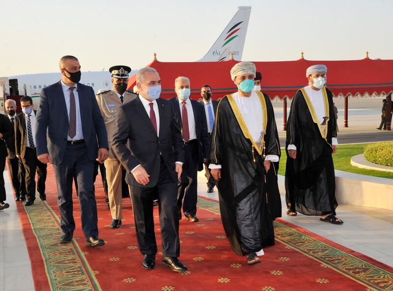 رئيس الوزراء الفلسطيني يصل السلطنة في زيارة رسمية