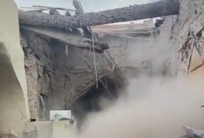 انهيار جزء من سوق في نزوى يعود إلى زمن اليعاربة