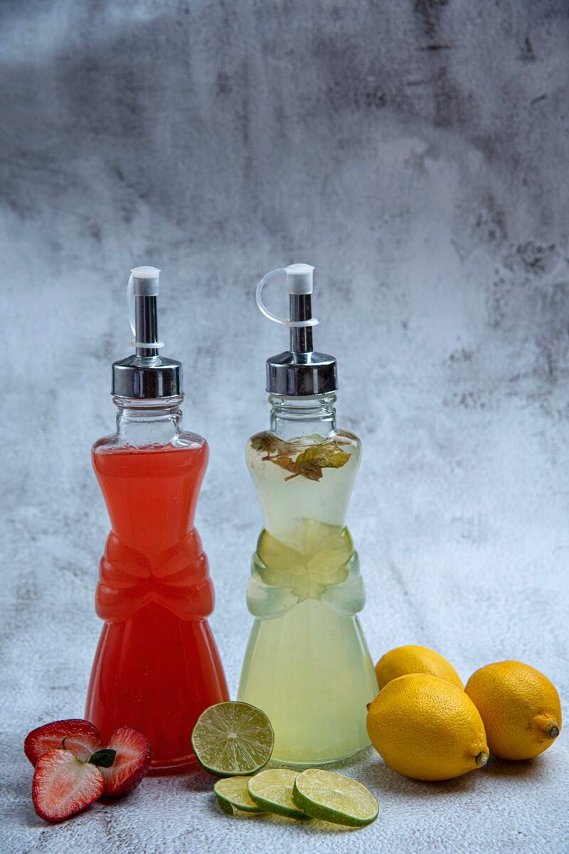 مُصوِّر عُماني يدعم 30 مشروعًا منزليًا بعدسته