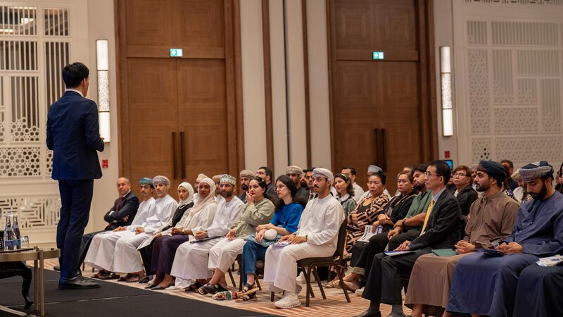 “جلوبِس” تعزز شراكتها مع سلطنة عُمان في التعليم والإدارة القيادية