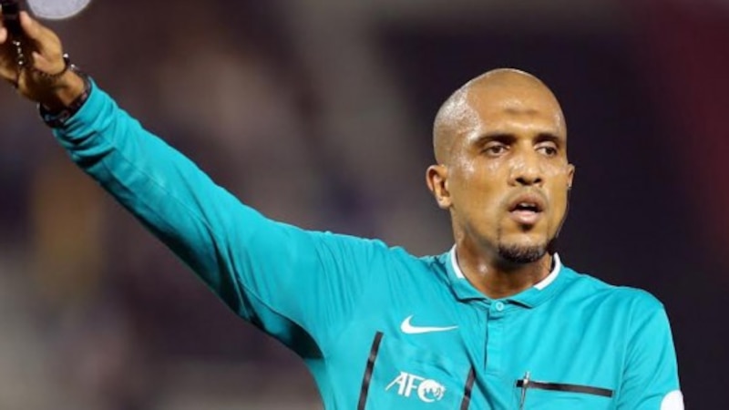 طاقم عماني يدير مباراة ذهاب نهائي أبطال آسيا