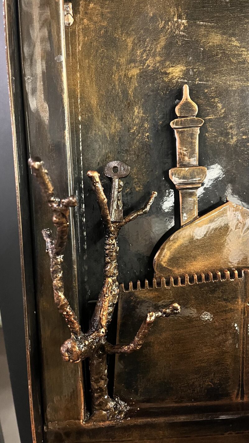 بالصور: “أعز الرجال وأنقاهم” منحوتة فنية فريدة من نوعها