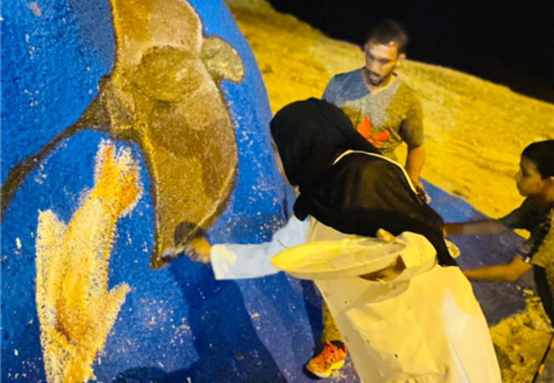 جمعية المرأة العمانية بمسقط تنفِّذ مشروعًا لإزالة التلوث البصري في الأحياء القديمة