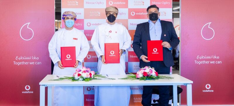 “فودافون” تدعم قطاع الاتصالات التسويقية في سلطنة عُمان بعقدها شراكة مع “أوجلفي” و”العلامة”