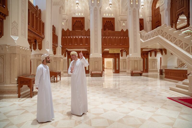 بالصور: سمو السيد ذي يزن يزور دار الأوبرا السلطانية