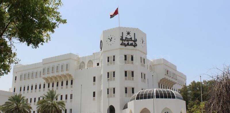 بلدية مسقط تقول للمستفيد من خدماتها: “لا تتعنى” واستخدم بلديتي