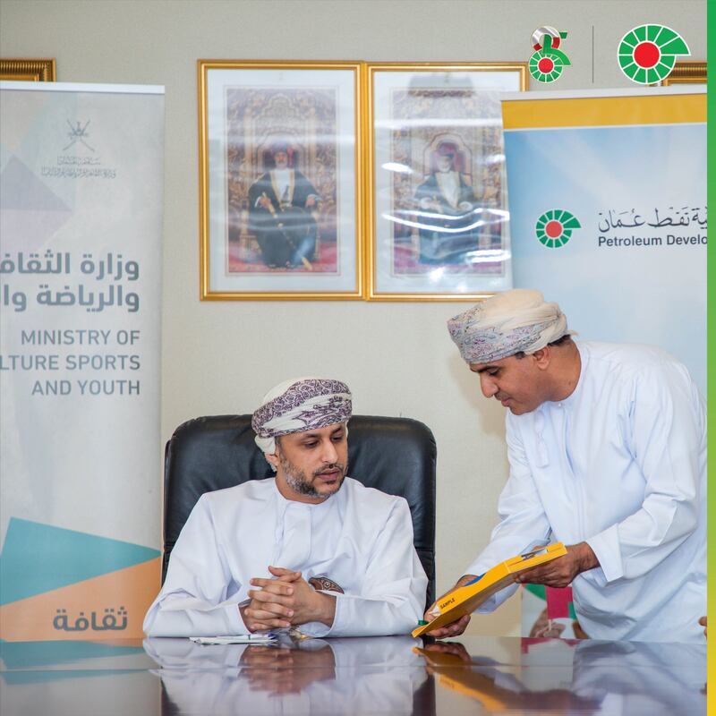 بتمويل من تنمية نفط عمان: توزيع 44 جهاز إنعاش على أندية رياضية