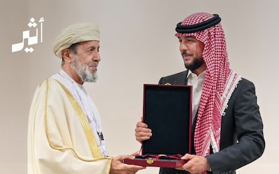 لجهوده في خدمة الأمة الإسلامية: ملك الأردن يمنح مسؤولًا عُمانيًا “وسام التميز”