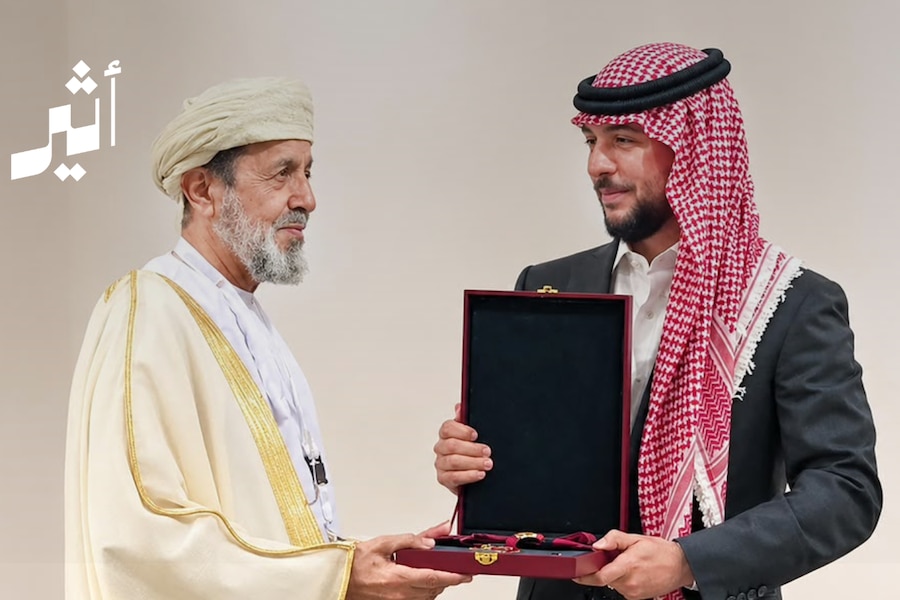 لجهوده في خدمة الأمة الإسلامية: ملك الأردن يمنح مسؤولًا عُمانيًا “وسام التميز”