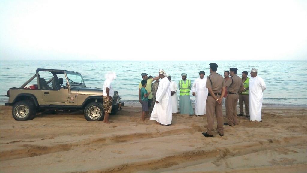 ضبط مخالفين في شاطىء السيفة والبلدية تدعو للالتزام