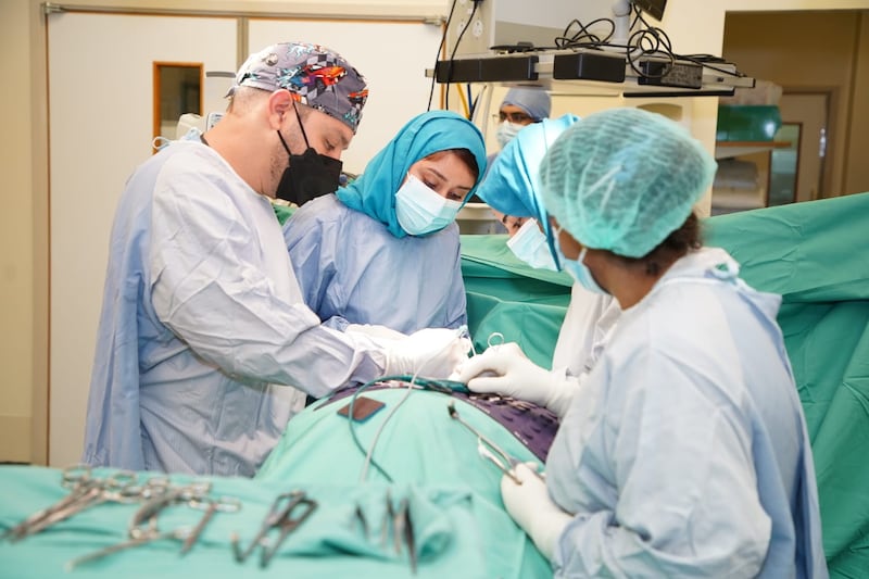 “السلطاني” يستأصل غدة درقية ضخمة بعملية معقدة ونادرة