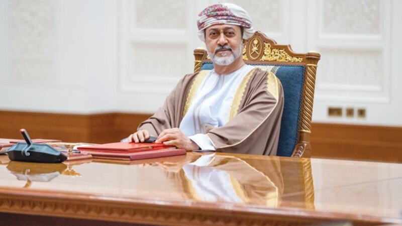 جلالة السلطان يمنح عددًا من الأوسمة