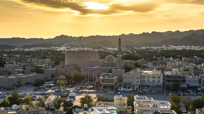 منها تجديد حارة الحمراء القديمة، مشروعات لإحياء المواقع التراثية في محافظة الداخلية
