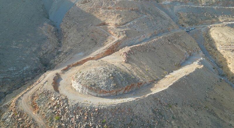 أكثر من 20 عامًا وطريق سنت – الوادي الأعلى بين “العمل والتوقف”.. والمطالبات مستمرة