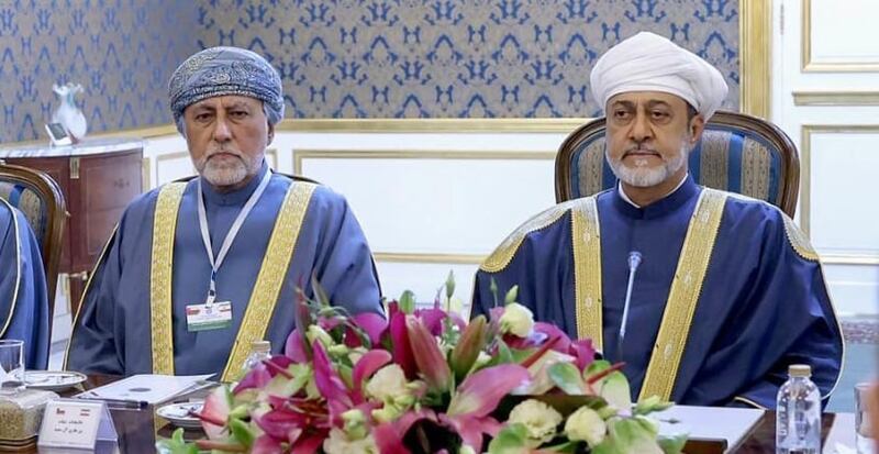 جلالة السلطان يلتقي بخامنئي