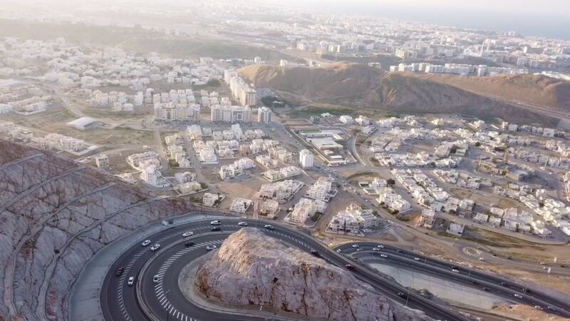 وفاتان وإصابات في حادث بعقبة بوشر -العامرات