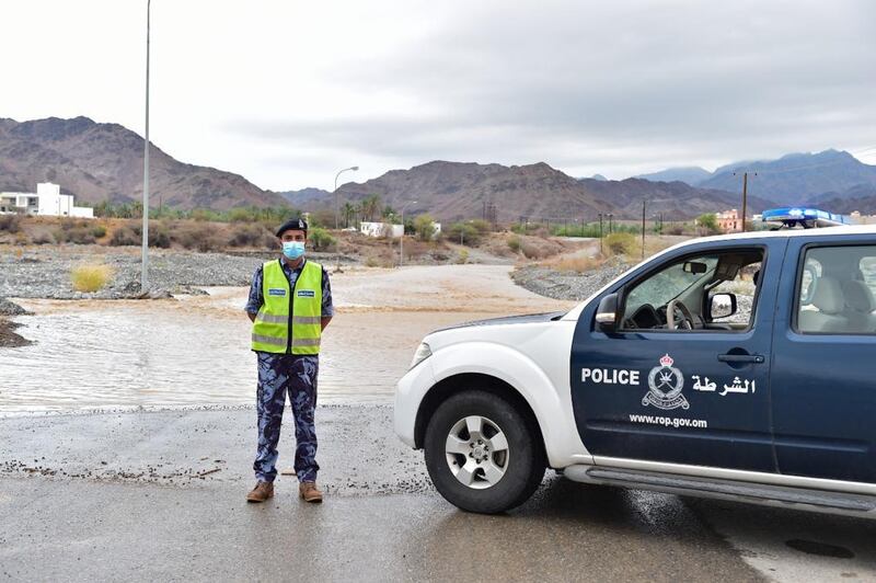 مسؤول شُرَطي يكشف عدد حالات الإنقاذ جراء الأمطار في شمال الباطنة