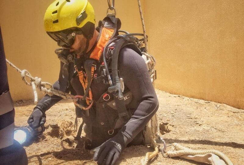 سقوط امرأة في بئر