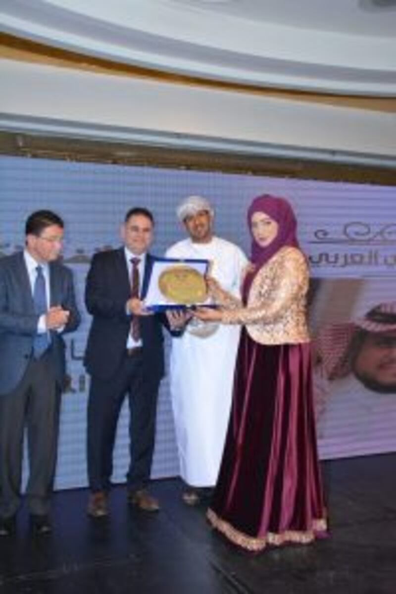 عمانيون يتسلمون جوائز أوسكار الاعلام السياحي العربي 2019