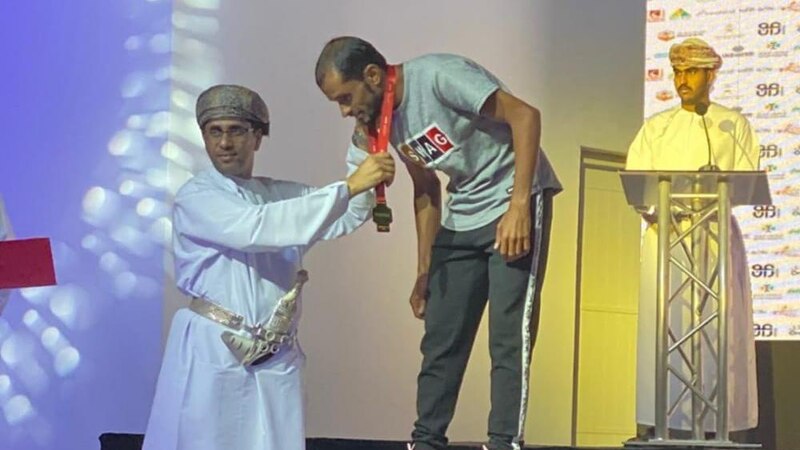 عماني يحقق المركز الأول في ماراثون عُمان الصحراوي 2019
