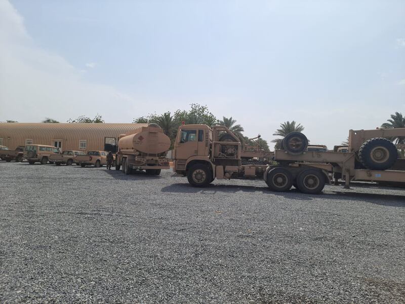 وزارة الدفاع ترسل مولدات ومعدات إلى شمال الباطنة
