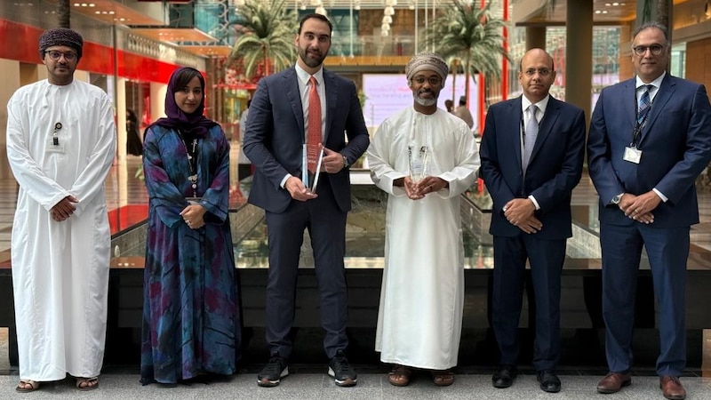 بنك مسقط يفوز بجائزتين مرموقتين من مؤسسة فيزا العالمية لتميّزه في تقديم منتجات البطاقات الائتمانية