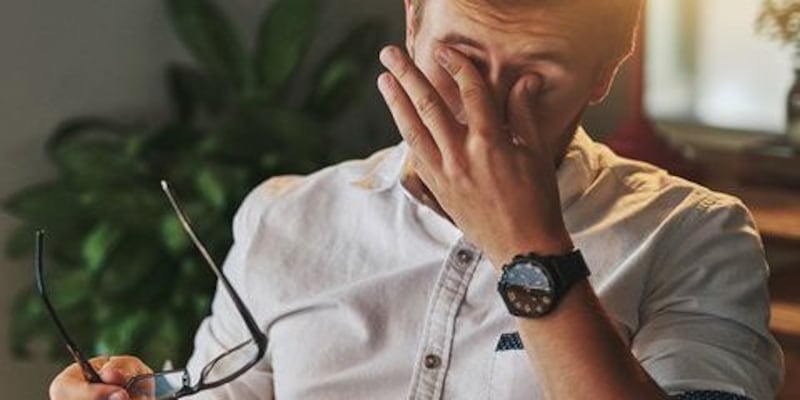 هل تفرك عينك باستمرار؟ ستتوقف عن ذلك بعد الاستماع لهذه النصائح من متخصص