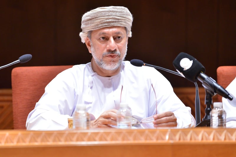 المرشدي يوضح أمام “الشورى” أسباب توزيع الاستثمارات محليا وخارجيا