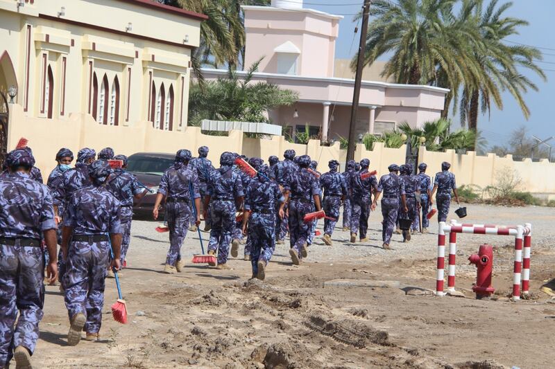 إرسال قوة بشرية من الشرطة للمساعدة في الميدان