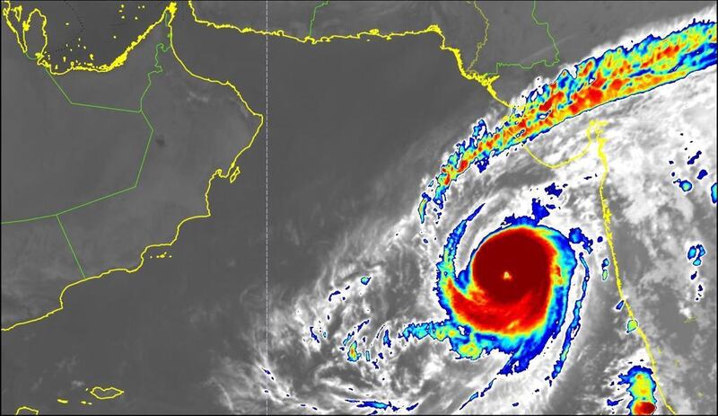 الإعصار كيار يتطور إلى الدرجة الثانية