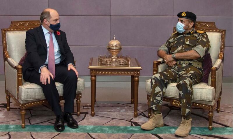 وزير الدفاع البريطاني يصل سلطنة عمان