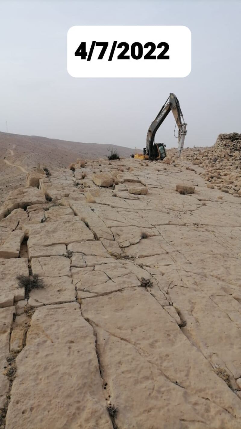 بالصور والفيديو: المواطن سعيد يستثمر مبلغ جائزة السلطان قابوس لـ “يُسعِد” به الناس