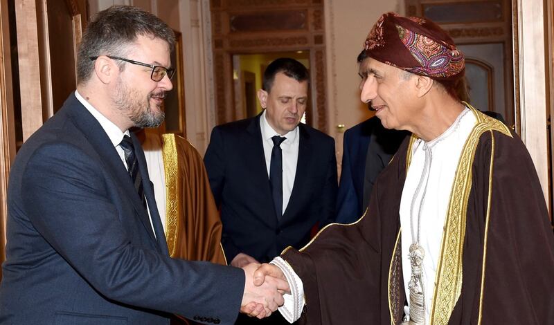 بتوجيهات سامية: سمو السيد فهد يستقبل مسؤولا سلوفاكيا