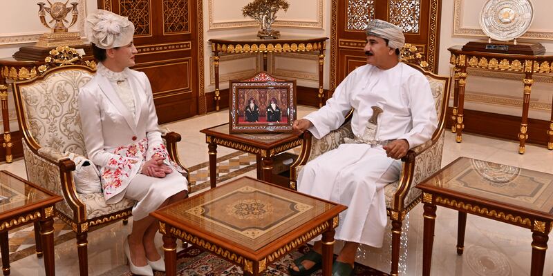 وزير المكتب السلطاني يرحب بالسفيرة الأوكرانية