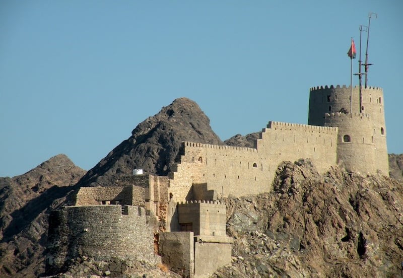  تفاصيل من قلعة مطرح التي تخطف أبصار المارة برونقها