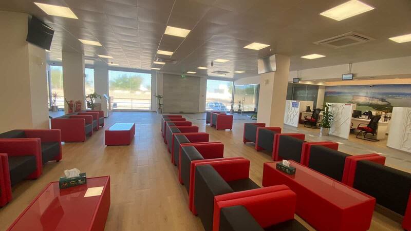 بنك مسقط يحتفل بانتقال فرع جعلان بني بو علي إلى موقع جديد