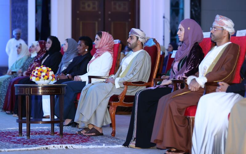سمو السيد ذي يزن: المرأة العمانية تحظى برعاية كريمة من المقام السامي