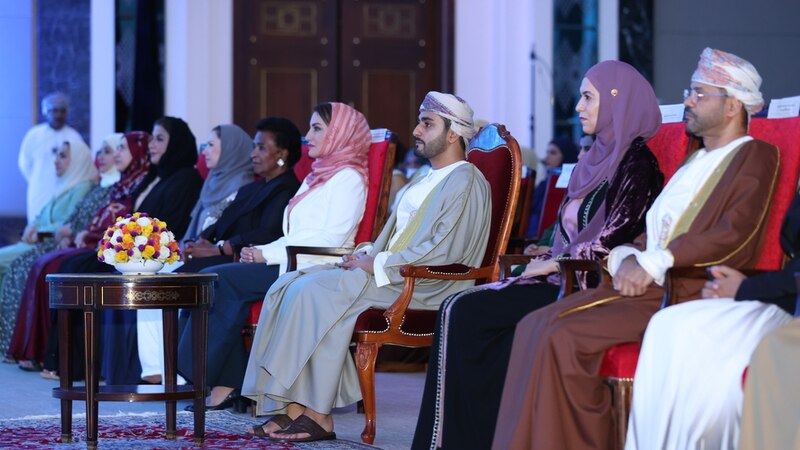 سمو السيد ذي يزن: المرأة العمانية تحظى برعاية كريمة من المقام السامي