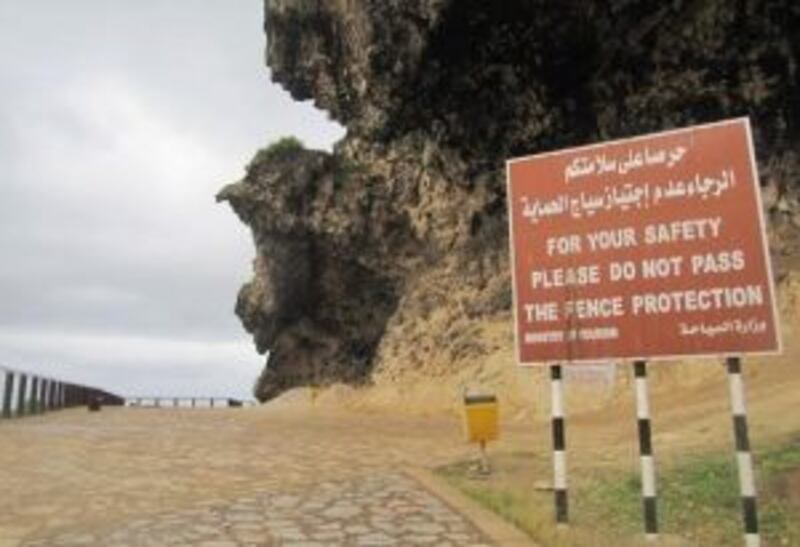 بالصور والخريطة..”كهف المرنيف” بين الجبل والنوافير الطبيعية