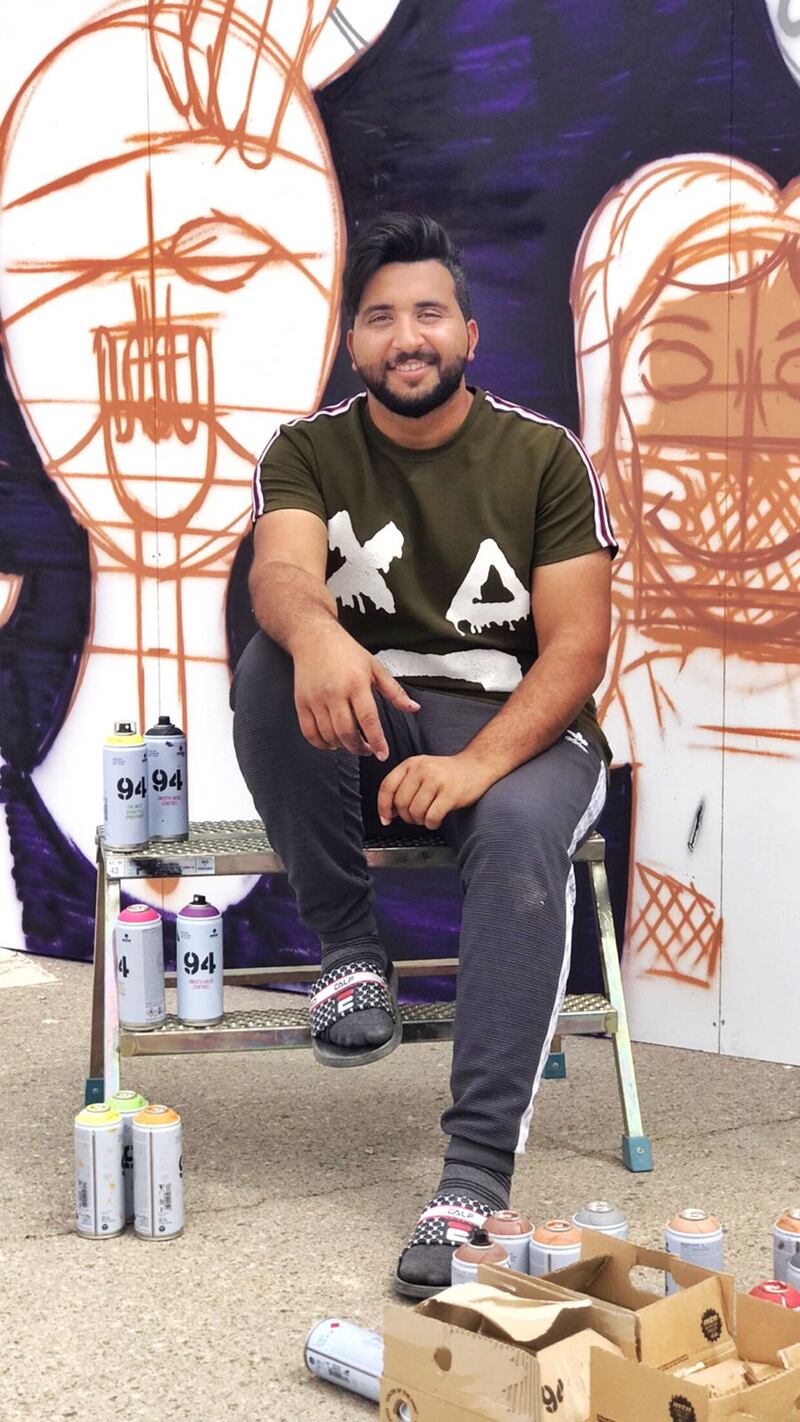 شاب يحوّل جدران مزرعتهم إلى رسومات بفن الجرافيتي