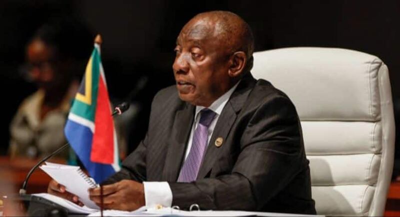 البرلمان العربي يمنح رئيس جنوب أفريقيا الوسام الدولي